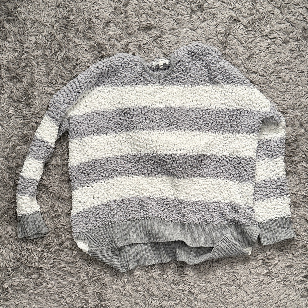 JCPenney Women's Textured Gray and White Sweater
